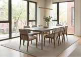 Alfombra Llana Silver Sand de polipropileno bajo mesa de comedor de madera