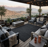 Alfombra Rustic Charcoal de cáñamo en terraza techada con vista a la cordillera