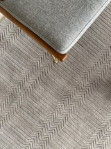 Detalle del tejido de la alfombra Andes Grey de lana