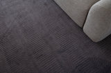 Detalle del tejido de la alfombra Varua Dark Grey de Tencel