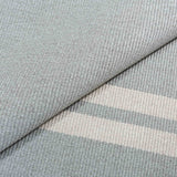 Detalle del tejido de la alfombra Lisa Duo Silver de polipropileno