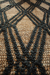 Detalle del tejido de la alfombra Trenza Black de cáñamo